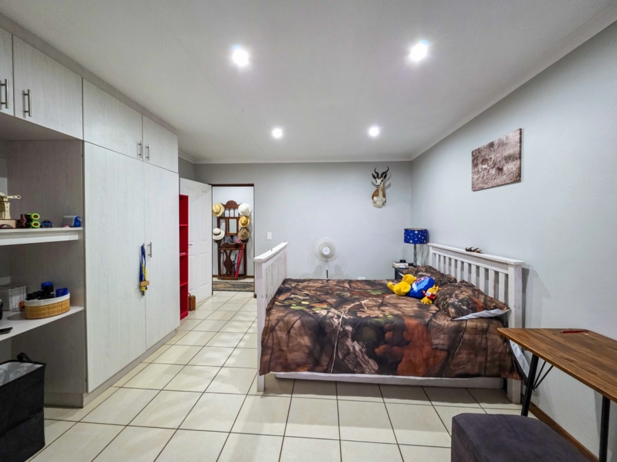 5 Bedroom Property for Sale in Wavecrest Eastern Cape